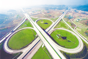 广西：桂林公路管理局与广西新发展交通集团签订阳朔至平乐公路
